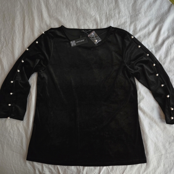 Cable & Gauge Tops - Cable & Gauge sz XL black velvet 3/4 sleeve top, arm cutout & pearl button NWT